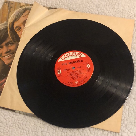 The Monkees first vinyl album - Picture 4 of 7